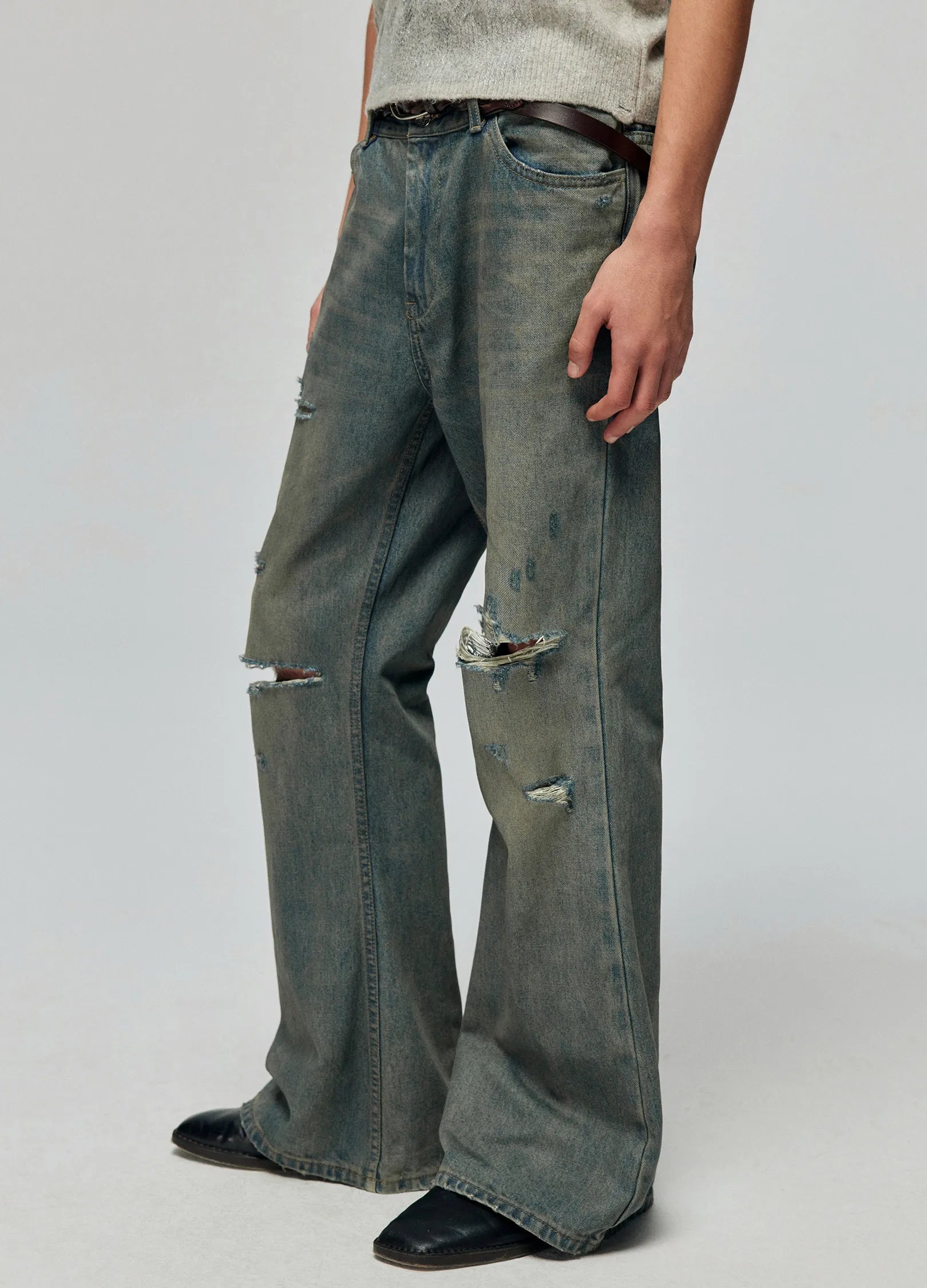 Distressed Wide Flares – VERSEAS