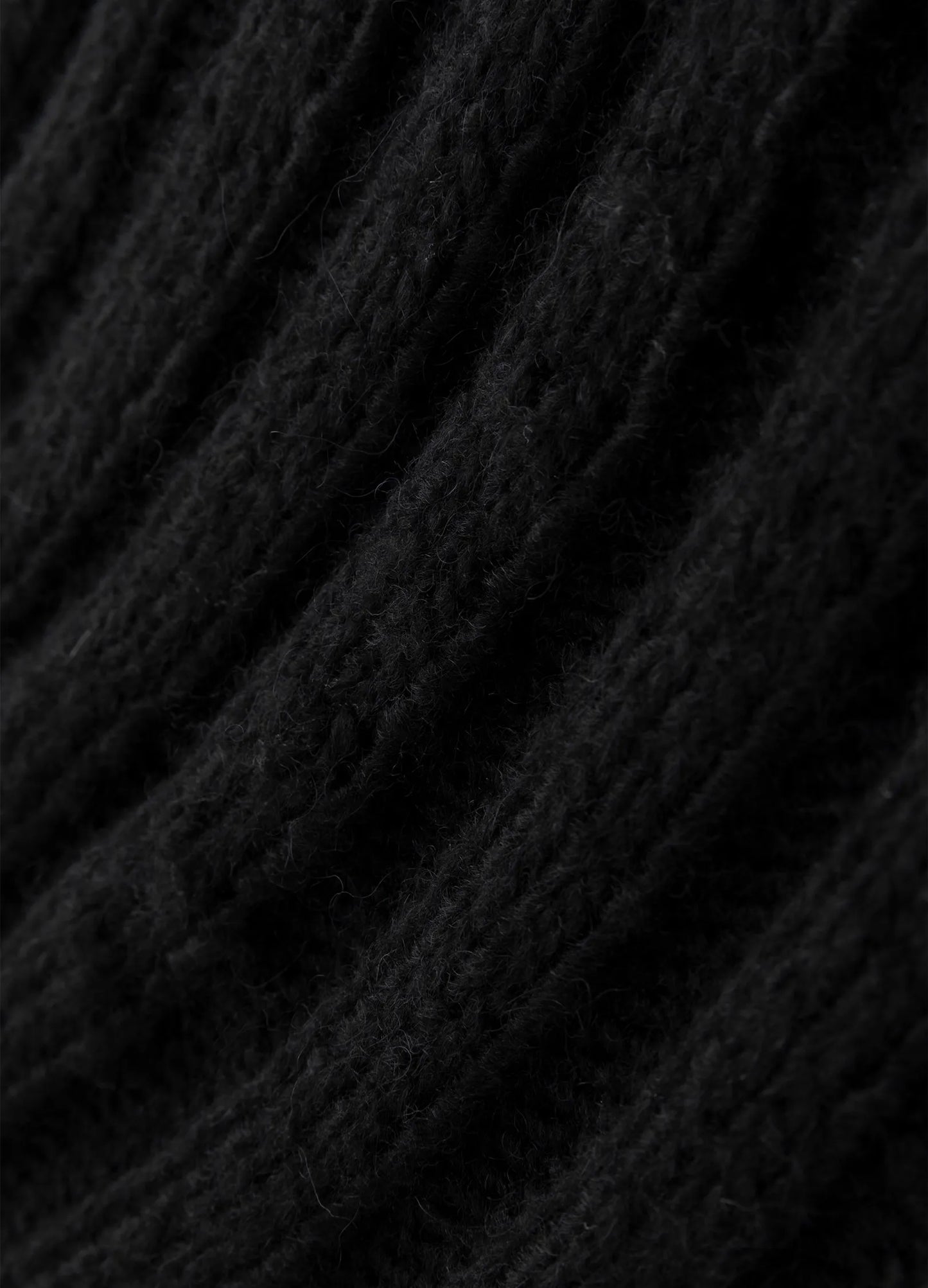 Curved Wool Scarf